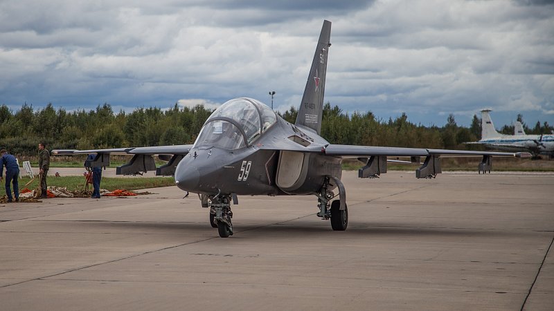 Учебно-боевой реактивный самолет Як-130